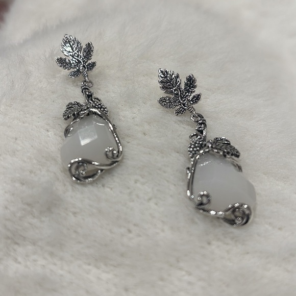 Vintage Water Droplets White Stone Silver Color Metal Maple Leaf Dangle Earrings - Picture 5 of 6